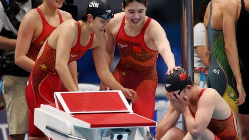 Radost čínských plavkyň ze zlatých medailí a světového rekordu na LOH 2020.