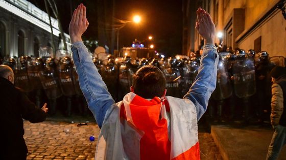 "Pryč s ruským zákonem." Gruzínci se bouří proti vládě, nechtějí příklon k Moskvě