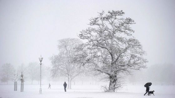 Londýn a okolí čelí přívalům sněhu a silným mrazům