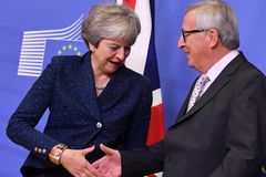 Mayová nastínila změny pojistky, Juncker a další politici EU úpravu dohody odmítají