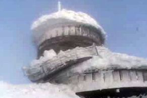 Na Sněžce se pod tíhou sněhu zřítila observatoř