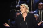 Nabízíte nacionalismus a válku, vmetl Le Penové Macron. Nejvíc diváků nakonec přesvědčil Mélenchon