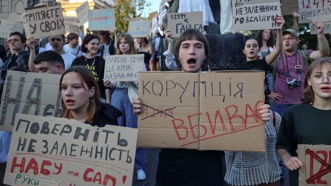 Protesty ve Lvově na Ukrajině proti schválení nového protikorupčního zákona, 22. čevence 2025.