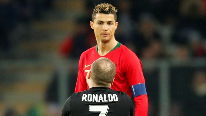 fotbal, příprava, Portugalsko - Nizozemsko (0:3), Cristiano Ronaldo a fanoušek