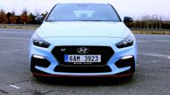 Model i30 N ve verzi hatchback je prvním počinem před časem založené sportovní divize N automobilky Hyundai. Toto sportovní oddělení vede Albert Biermann, někdejší šéf divize M značky BMW. Rozhovor s ním Aktuálně.cz vedlo před nedávnem v Koreji a článek vyjde v nejbližších dnech.
