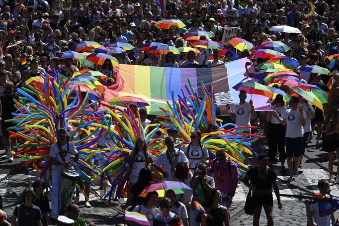 Snímek ze sobotního duhového průvodu festivalu Prague Pride.