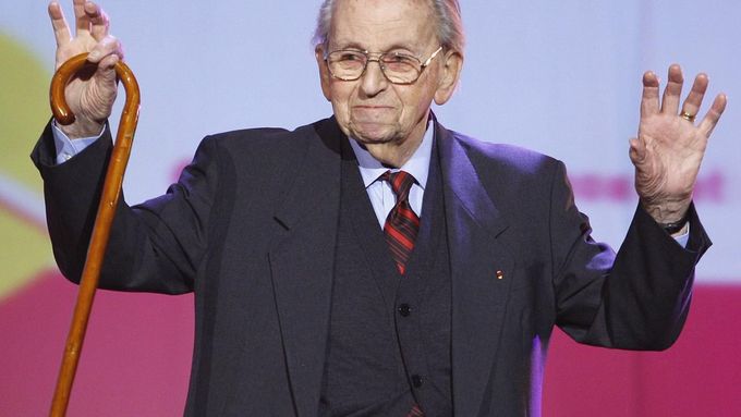 Raymond Aubrac na archivním snímku z roku 2008.