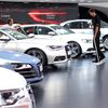 Úklid před otevřením autoshow ve Frankfurtu