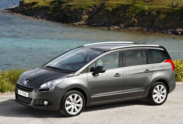 3 Auto roku Peugeot 5008