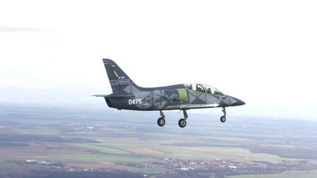 Nový český Letoun L-39NG Poprvé Ve Vzduchu. Tak Stroj Vzlétl Z Letiště ...