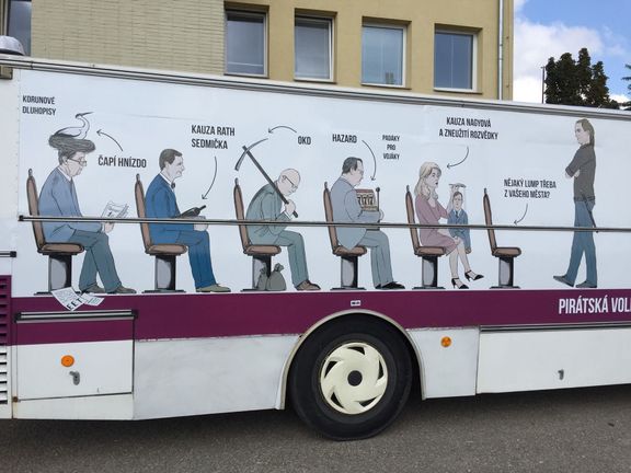 Pirátský autobus z volební kampaně v roce 2017