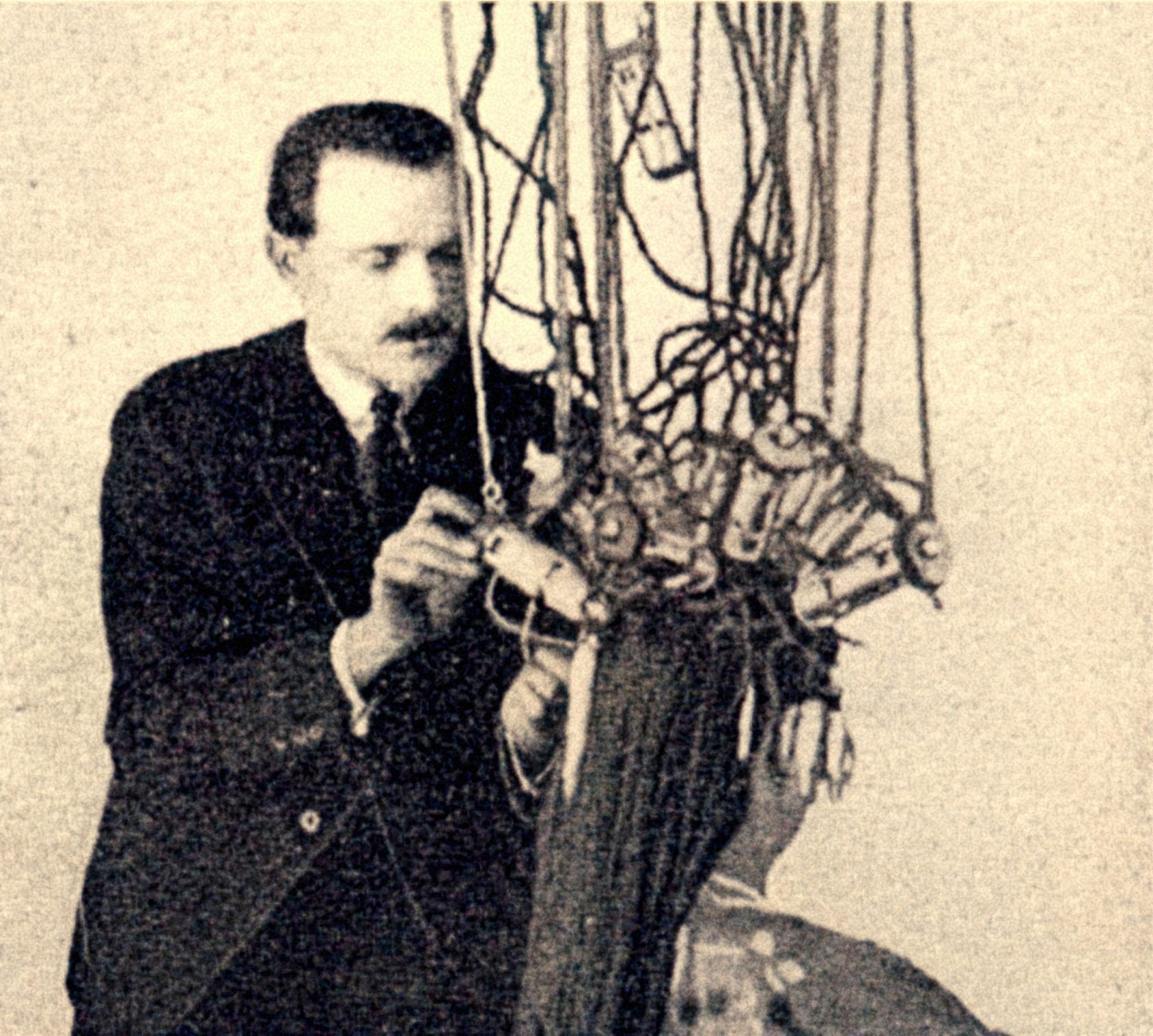 Jednorázové užití / Fotogalerie / Před 115 lety kadeřník Karl Ludwig Nessler vynalezl trvalou ondulaci vlasů