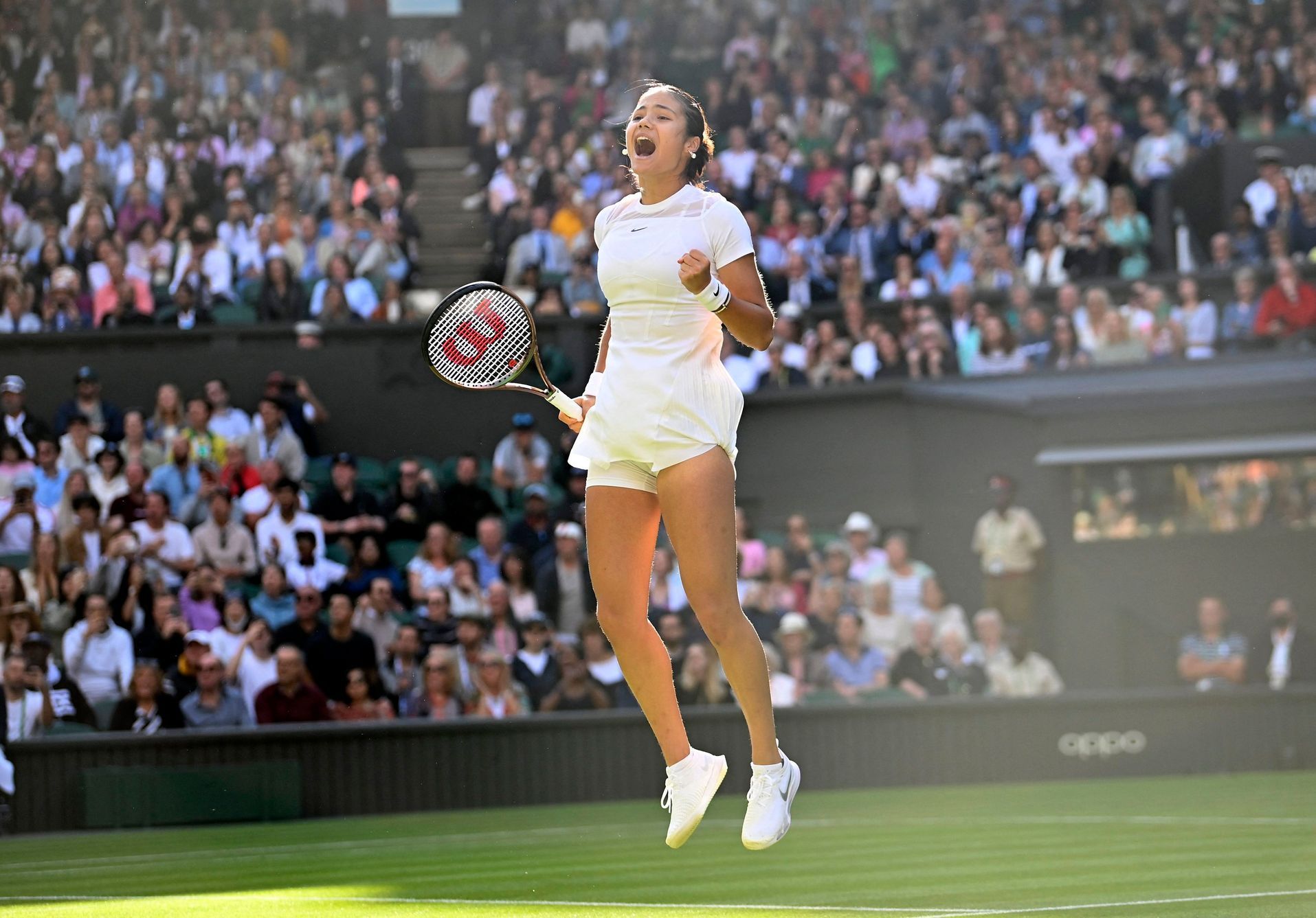Wimbledon 2022, 1. den (Emma Raducanuová)
