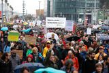Policie odhadla počet účastníků protestu na zhruba 14 tisíc lidí, organizátoři mluví dokonce o 25 tisících naštvaných Berlíňanů.