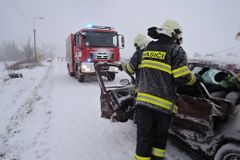Dopravní nehoda s vyproštěním ve Stružinci na Semilsku.