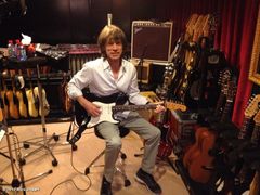Mick Jagger během nahrávání v pařížském studiu