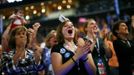 Delegates cheer during the first session of the Democratic National Convention in Charlotte, North Carolina, September 4, 2012. REUTERS/Eric Thayer (UNITED STATES - Tags: POLITICS ELECTIONS) Published: Zář. 5, 2012, 12:45 dop.