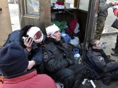 Zranění policisté v Kyjevě.