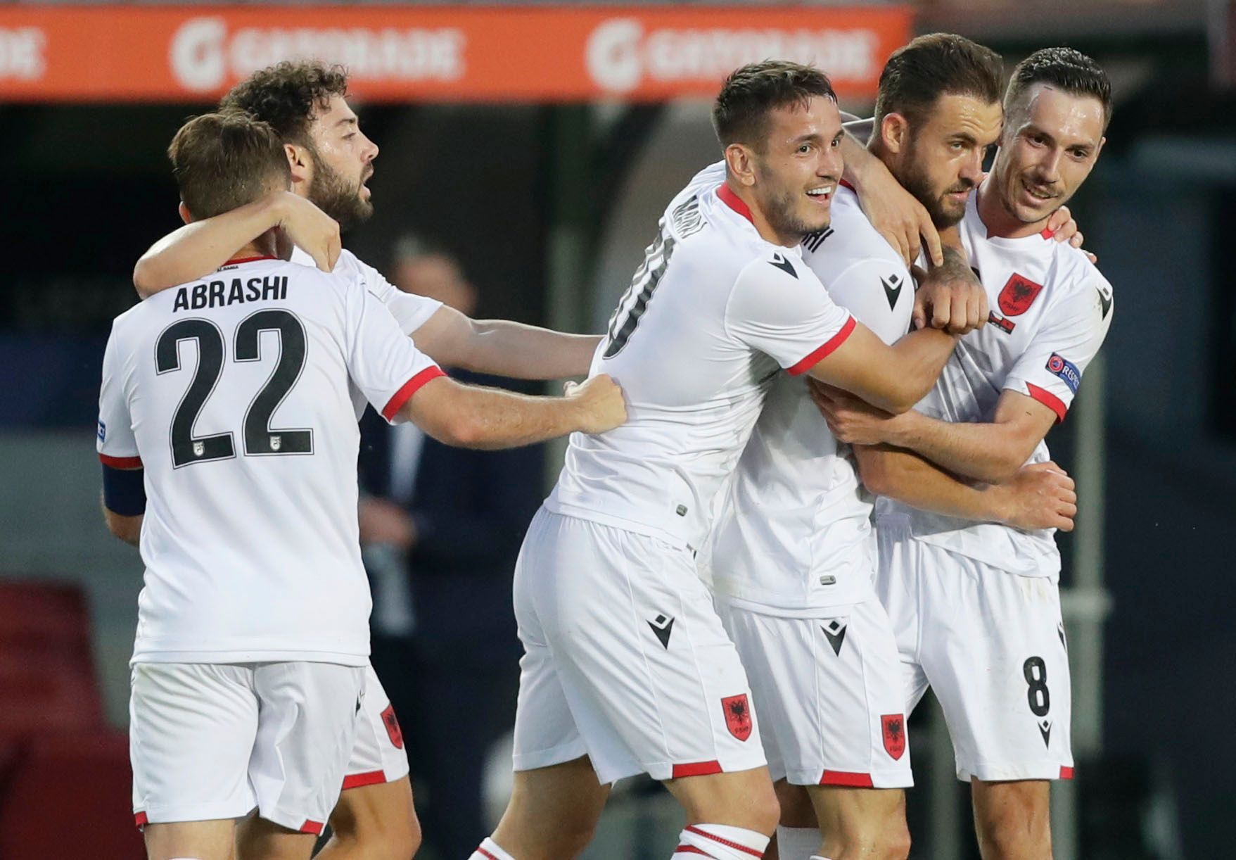 Albánci slaví gól na 1:1 v zápase Česko - Albánie