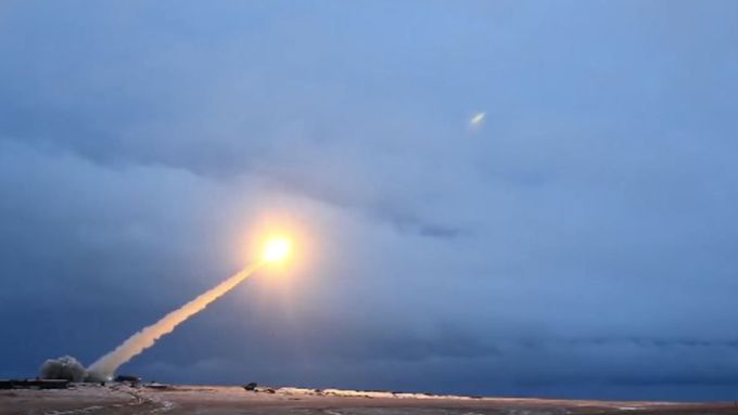 Ruská střela s plochou dráhou letu vybavená jaderným pohonem, která se kvůli vysoké rychlosti pohybuje ve stratosféře.