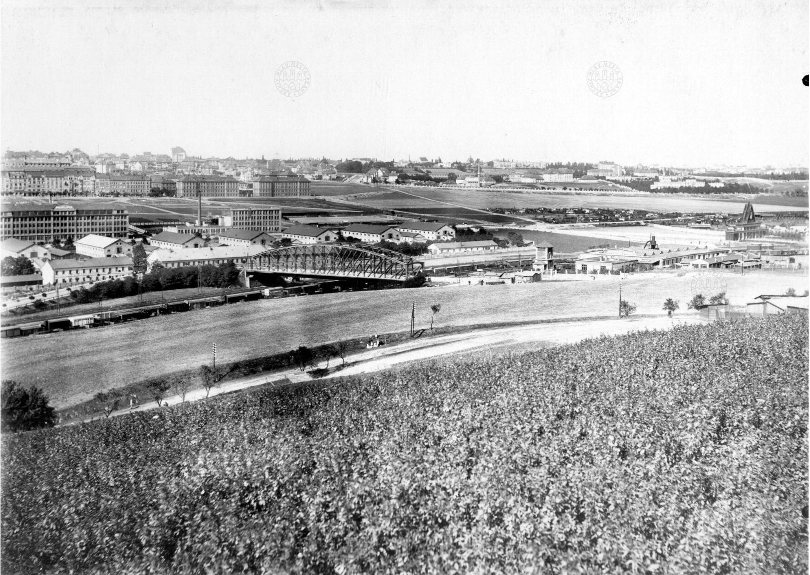 Nouzové kolonie v Praze: Unikátní historické fotografie bídy i naděje, Obrazem: Nová kniha a fotky: Objevte zapomenutý fenomén nouzových kolonií, Magazín, fotogalerie