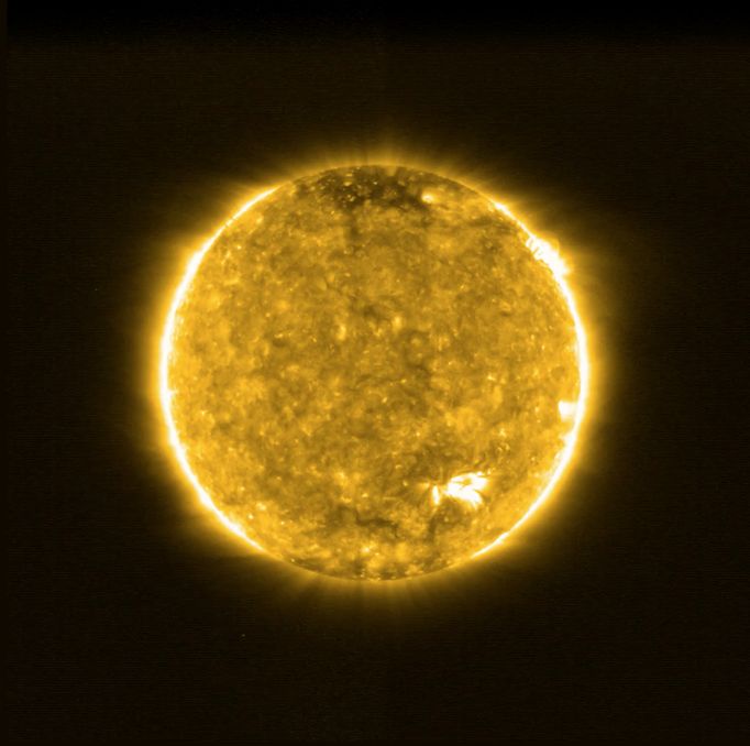 Sonda Solar Orbiter zachytila první snímky Slunce.