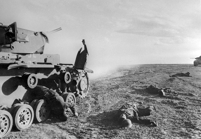 On the battlefield On the battlefield. The battle near Stalingrad. The 1941-1945 Great Patriotic War.