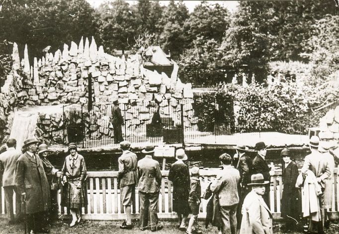 ZOO Liberec slaví 120 let od svého vzniku. Podívejte se na historické momenty a vývoj nejstarší zoologické zahrady v českých zemích od jejího založení v roce 1904.