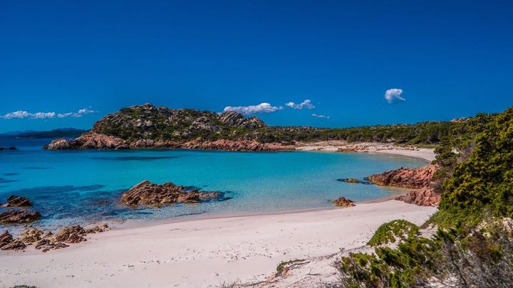 Přes třicet let žil sám na ostrově. Italský Robinson Crusoe teď musí do civilizace; Zdroj foto: Shutterstock