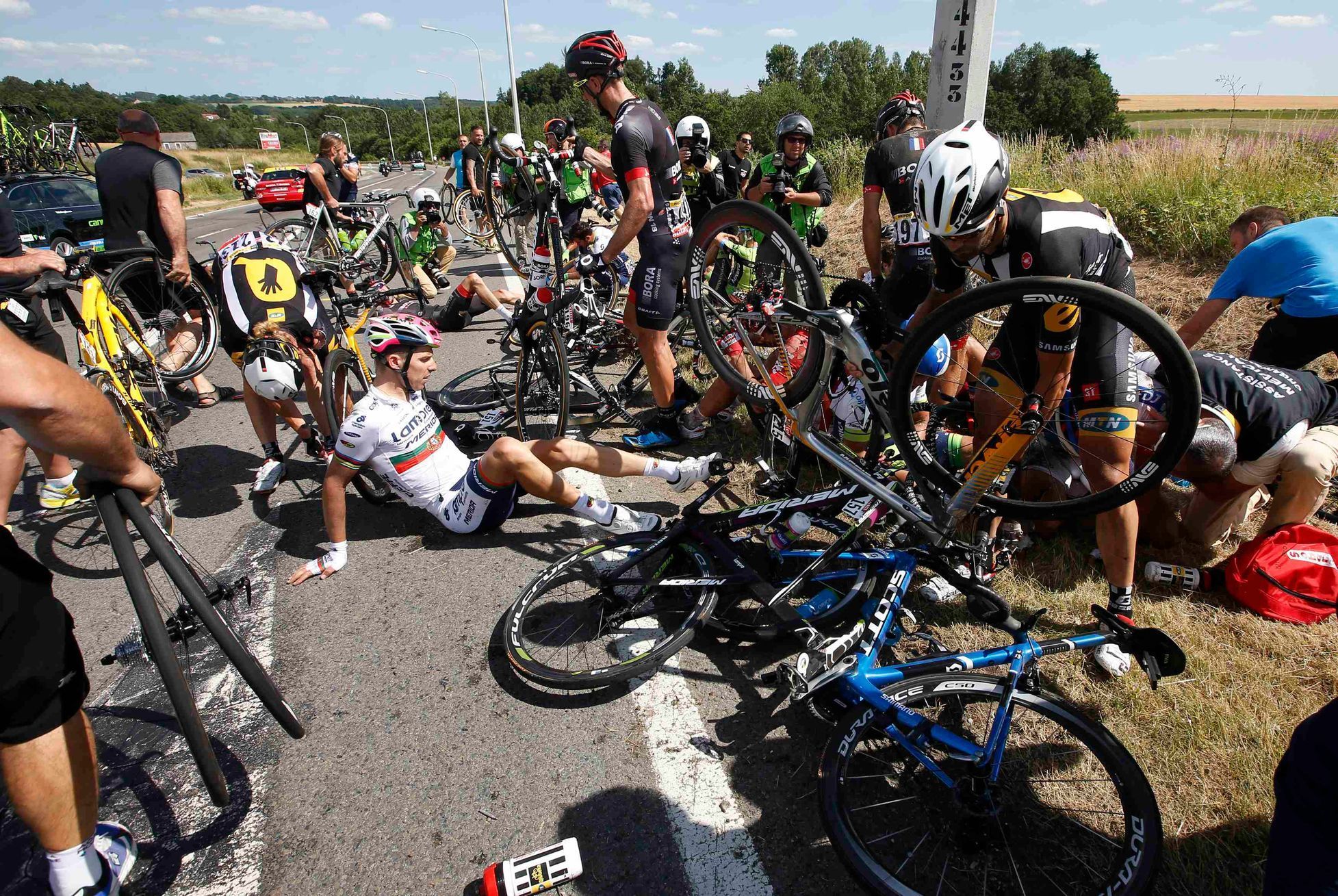 Tour de France 2015, 3. etapa, hromadný pád