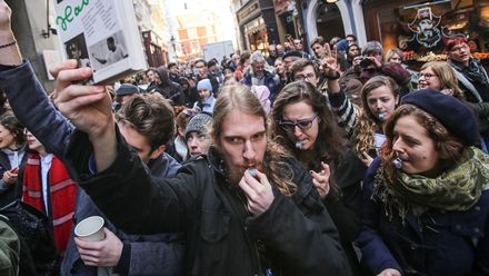 VIDEO: Studenti po celém Česku vyšli do ulic. Tak vypadala stávka proti Zemanovi a vládě