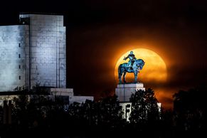 Fotky roku: Čtvero ročních období a magická krása Prahy Radoslava Vnenčáka