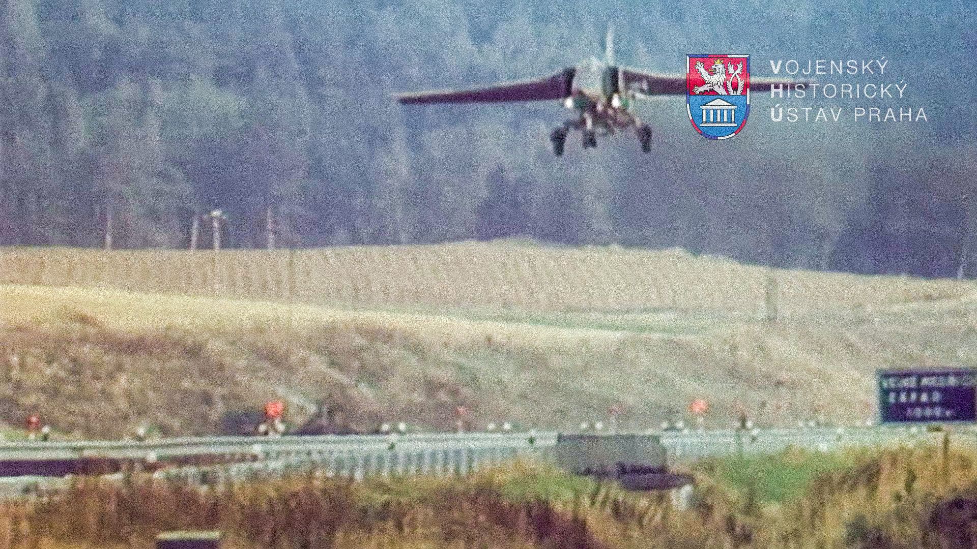 Film, Dálnice, Dálnice D1, Československý armádní film, přistávací plocha, Auto, historie