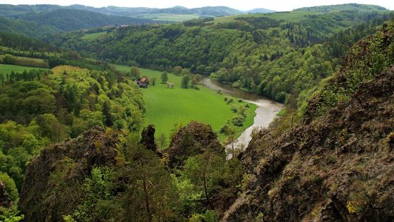 Foto: Berounka na Křivoklátsku. Ochranáři tu chtějí národní park, vodohospodáři vodní dílo