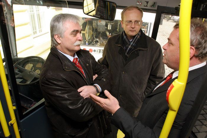 Urban a Ambrozek v autobusu