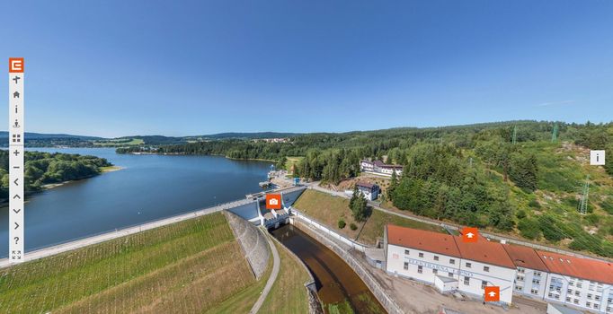 Na webových stránkách společnosti ČEZ a.s. si vodní elektrárnu Lipno můžete prohlédnou ve virtuální prohlídce.