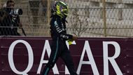 Havárie Lewise Hamiltona v Mercedesu ve VC Kataru F1 2023