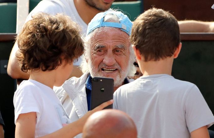 Jean-Paul Belmondo sleduje semifinále French Open 2018.