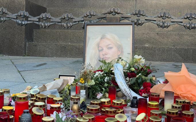 V Praze na Václavském náměstí vzniklo pietní místo pro zavražděnou ukrajinskou dívku Irynu Zarutskou i konzervativního republikánského influencera Charlieho Kirka.