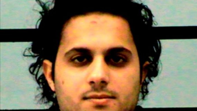 Chálid Alí Aldavsárí na snímku, který byl pořízen na policejní služebně. Muž měl v USA připravovat bombový útok.