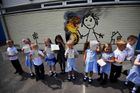 Legendární Banksy věnoval malbu školákům v Bristolu. Vedení školy o jejím prodeji neuvažuje