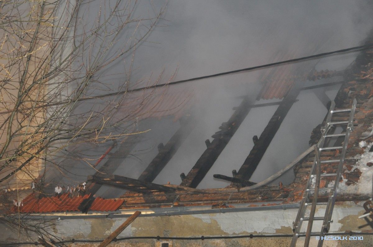 Požár průmyslové budovy v Plumlově na Prostějovsku
