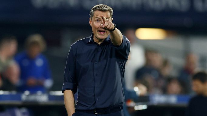 Soccer Football - Champions League - Feyenoord v Bayer Leverkusen - Feyenoord Stadium, Rotterdam, Netherlands - September 19, 2024 Feyenoord coach Brian Priske reacts REU