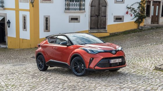 Odlišnost, která se vyplatila. Omlazená Toyota C-HR nechce měnit kabát