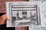 Dobová fotografie ukazuje, jak mramorový salon vypadal v minulém století.