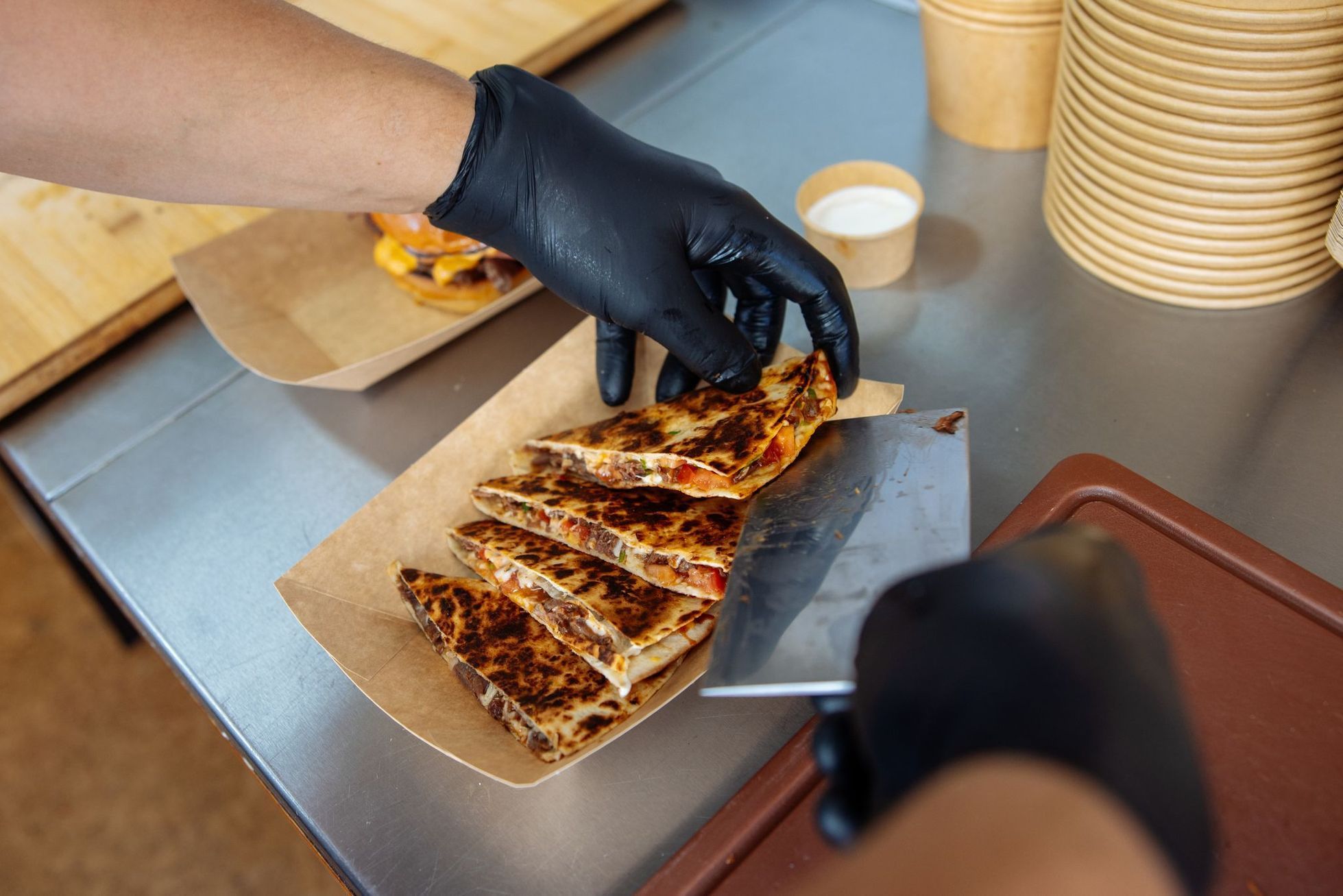 PřívYES, přívěs, jídlo, gastronomie, Palmovka, Libeň, burger, quesadilla, street food