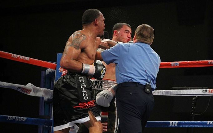 boxerské knockouty roku 2013 (James Kirkland vs. Glen Tapia)