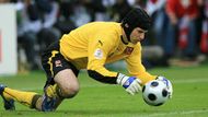 Zastavme se na chvíli u té devadesátky. Víc startů než Petr Čech má v národním týmu jen rekordman Karel Poborský (118) a Jan Koller s Pavlem Nedvědem (oba 91). Pokud tedy nenastane nějaká katastrofa, měl by se 30letý gólman do dvou let stát absolutním číslem jedna v této statistice.