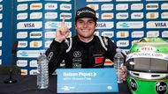 Jejím vlastním bratrem je Nelson Piquet junior - jediný nositel slavného jména, jenž se také objevil ve formuli 1. Pak závodil v elektrické formuli E či v rallyekrosu.