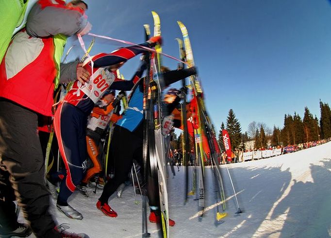 5..4..3.. "Běž! běž!" pokřikovali na sebe závodníci sotva stihli pořadatelé oddělat startovní pásku.